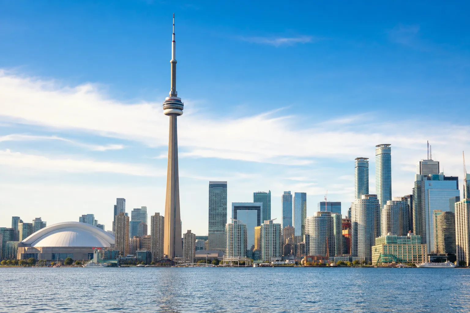 Toronto skyline with the CN Tower at dusk